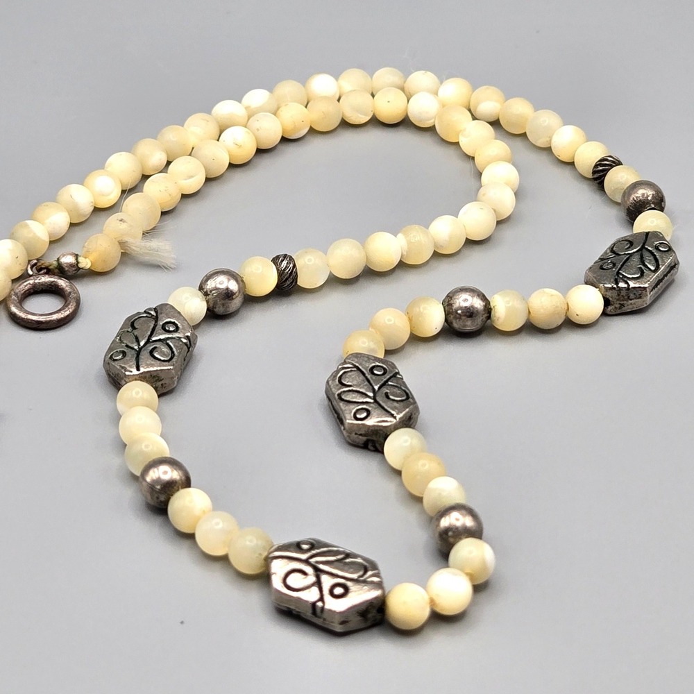 Mother‎ of Pearl Beaded Necklace Silver Tone Floral Hexagon Accents 4mm Cream